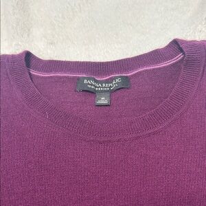 Banana Republic Women's Rich Purple Crew Neck Sweater - M